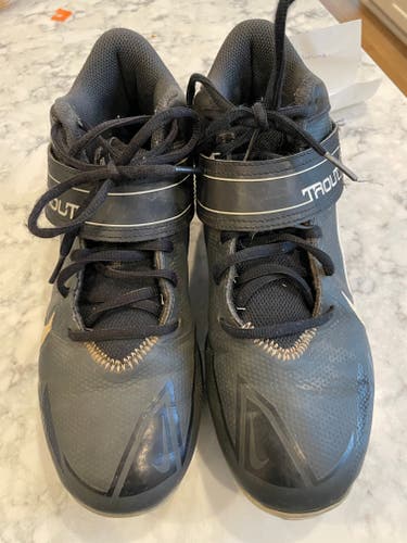 Black Men's Size M 7.5 (W 8.5) Youth Nike Low Top (Used)