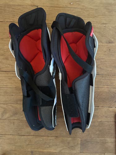 Youth CCM JetSpeed FT455 11" Shin Pads (Used)