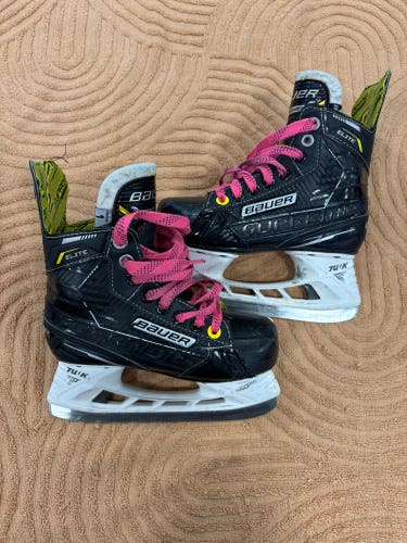 Junior Bauer Supreme Elite Hockey Skates Extra Wide Width Size 1 (Used)