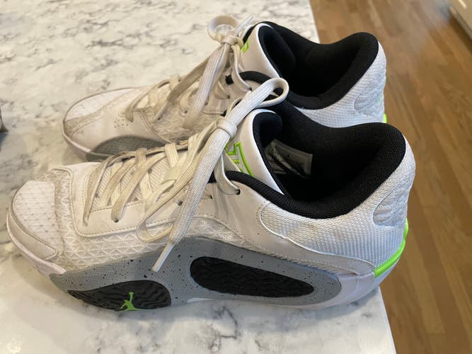 Men's Size M 8.5 (W 9.5) Nike Shoes (Used)