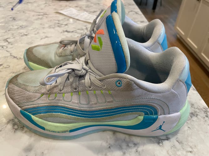 Men's Size M 10.5 (W 11.5) Shoes (Used)