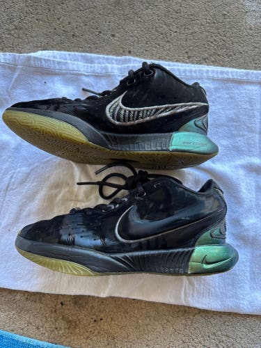 Kid's 3.5Y (Big Kids / Youth) Nike lebron 21 Shoes (Used)