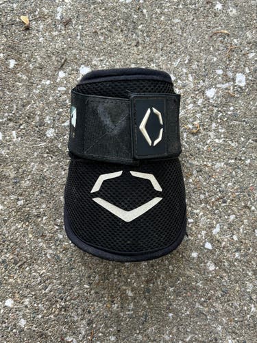 Black Senior EvoShield Elbow Guard Elbow Protection (Used) Medium.