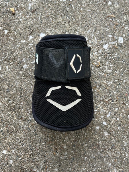 Black Senior EvoShield Elbow Guard Elbow Protection (Used) Medium.