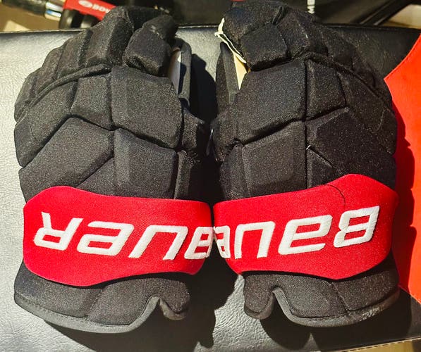 Bauer Supreme Mach Gloves 14" Pro Stock (Used)