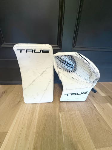 True Custom Pro L95 Regular Glove & Blocker (Used)
