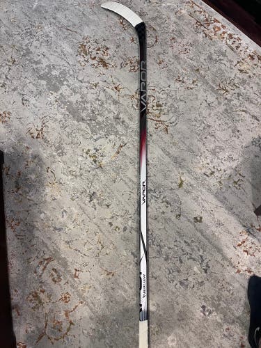 Senior Bauer Vapor League Pro Right Handed Hockey Stick P28 87 Flex Pro Stock (Used)