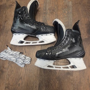 Black 2025 Bauer Supreme Matrix Hockey Skates Size 5 fit 1 (Used)