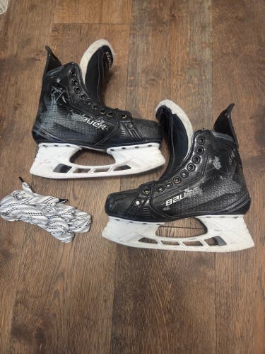 Black 2025 Bauer Supreme Matrix Hockey Skates Size 5 fit 1 (Used)