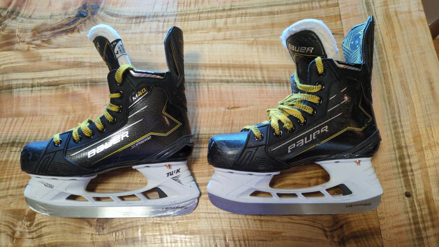 2024 Bauer Supreme M40 Hockey Skates Size 4 (Used)
