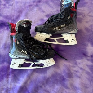 Junior Bauer Vapor X5 Pro Hockey Skates Regular Width Size 3.5 (Used)