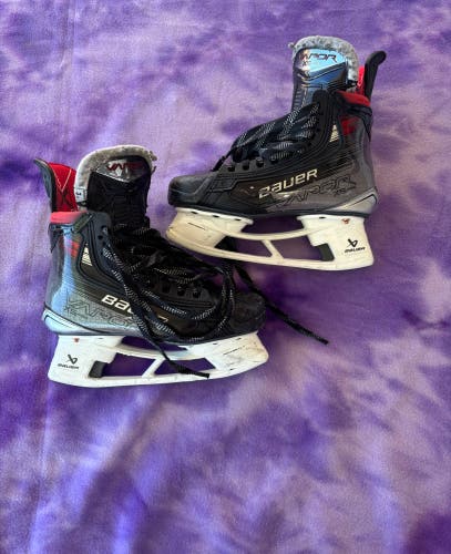 Junior Bauer Vapor X5 Pro Hockey Skates Regular Width Size 3.5 (Used)