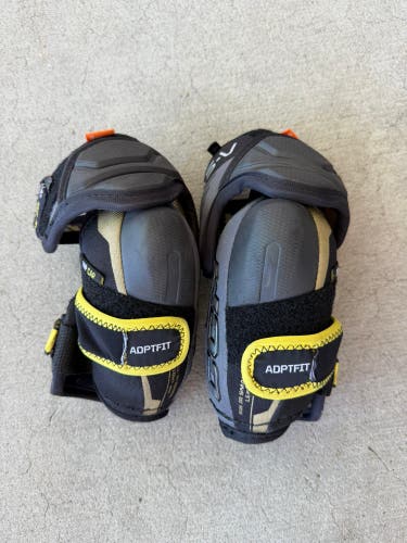 Junior Small CCM Tacks AS-V Elbow Pads (Used)