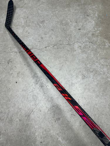 87 Flex P28M Senior Bauer Pulse Right Hand Hockey Stick Pro Stock (Used)