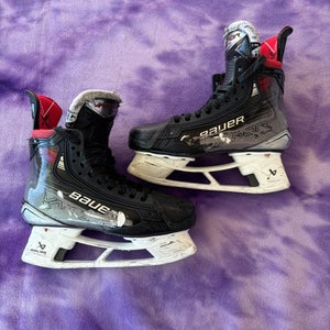 Junior Bauer Vapor X5 Pro Hockey Skates Regular Width Size 4.5 (Used)