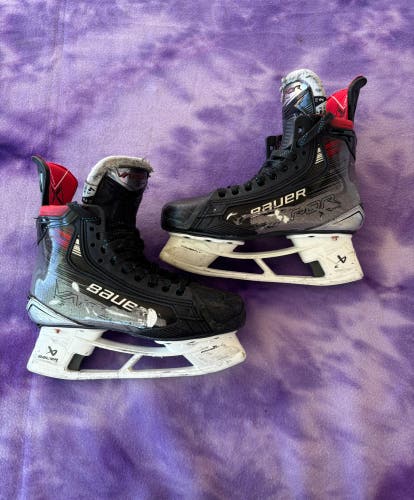 Junior Bauer Vapor X5 Pro Hockey Skates Regular Width Size 4.5 (Used)