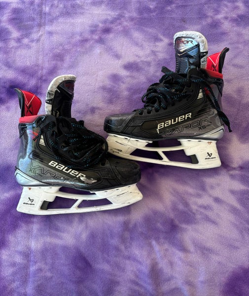 Intermediate Bauer Vapor X5 Pro Hockey Skates Regular Width Size 5.5 (Used)