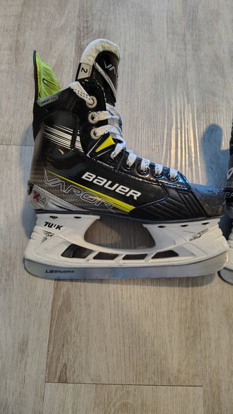 Bauer Vapor X4 Hockey Skates Regular Width Size 2 (Used)