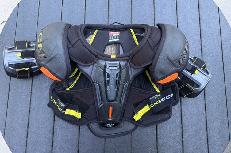 Men's Small Senior CCM Tacks AS-V Pro Shoulder Pads (Used)