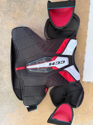 Men's XL Senior CCM JetSpeed FT680 Shoulder Pads (Used)