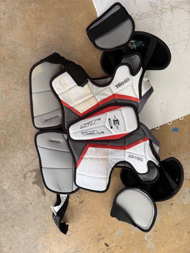 Men's Large Senior Easton ST4 Shoulder Pads (Used)