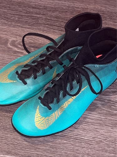 Men's Size M 12.0 (W 13.0) Nike CR7 Molded Cleats Cleats (Used)