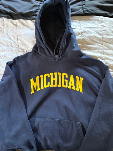 Blue Adult Unisex XXL Champion Sweatshirt (Used)