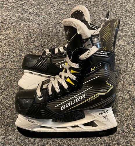 2024 Bauer Supreme M40 Hockey Skates Size 1 (Used) w/Bladetech black steel