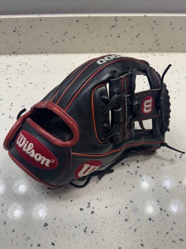2020 Wilson A2000 DP15 SuperSkin RHT Baseball Glove 11.5" (Used)