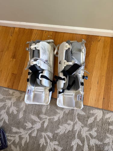 24" Vaughn velocity XR Goalie Leg Pads (Used)