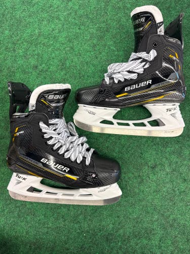 Senior Bauer Supreme M5 Pro Hockey Skates (Fit 1) Size 9.5 (Used)