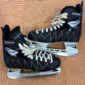 Senior CCM Intruder Hockey Skates Regular Width 9 (Used)