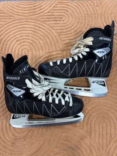 Senior CCM Intruder Hockey Skates Regular Width 9 (Used)