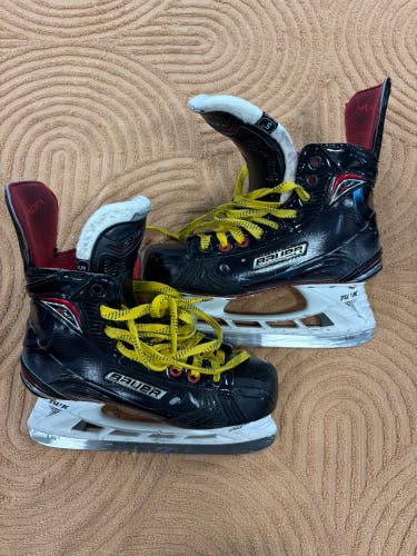 Intermediate Bauer Vapor X900 Hockey Skates Regular Width Size 5 (Used)