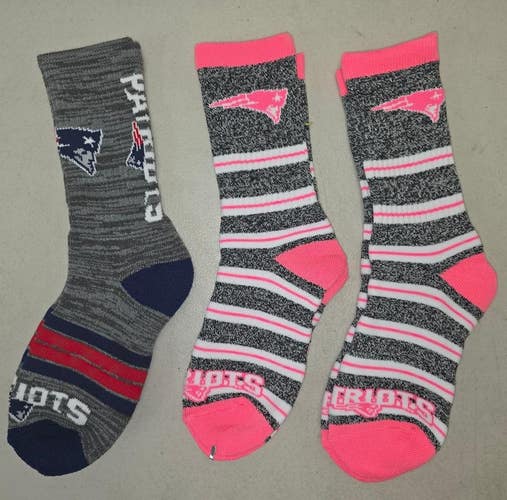 60619-26 Mens NFL NEW ENGLAND PATRIOTS Crew Socks Lot of 3 Pair LARGE New