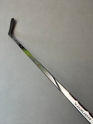 Used 87 Flex P28 Senior Bauer Vapor Hyperlite 2 Right Hand Hockey Stick
