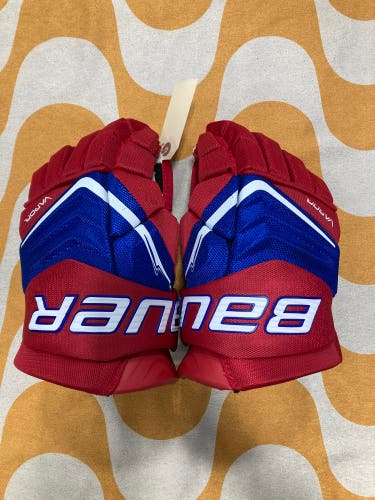 Red Senior Bauer Vapor Flylite Gloves 13" (Used)