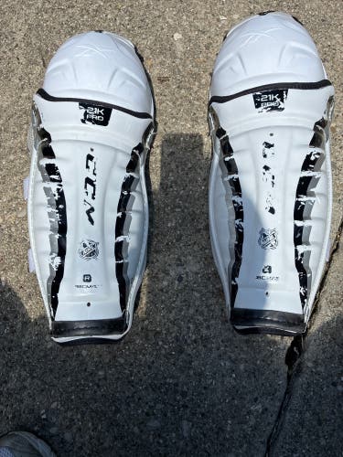 Senior CCM 21K 15" Shin Pads (Used)