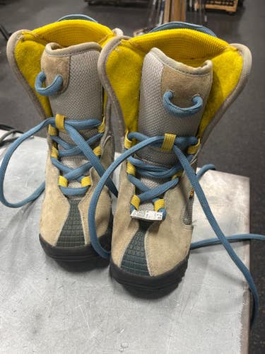Used Burton Moto Junior 01 Snowboard Boys Boots 11337-c000372235