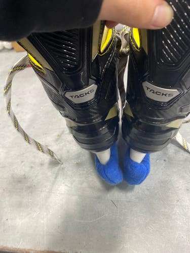Used Ccm Tacks Senior 5 Ice Hockey Skates 11337-s000436655