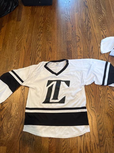 Topline Hockey White Large Men's Athletic Knit Jersey (Used)