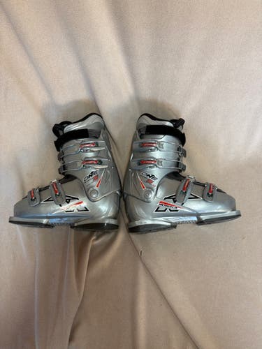 Mondo 24 & 24.5 Unisex Nordica Easy One 5 Ski Boots (Used)