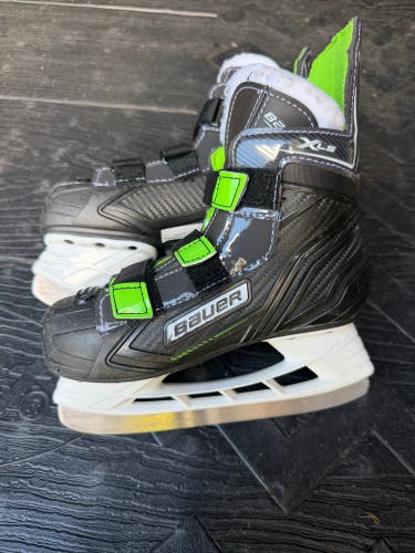 Bauer XLS Hockey Skates Regular Width Youth 11 (Used)