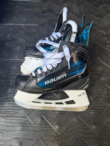 Bauer X Hockey Skates Regular Width Size 1 (New)
