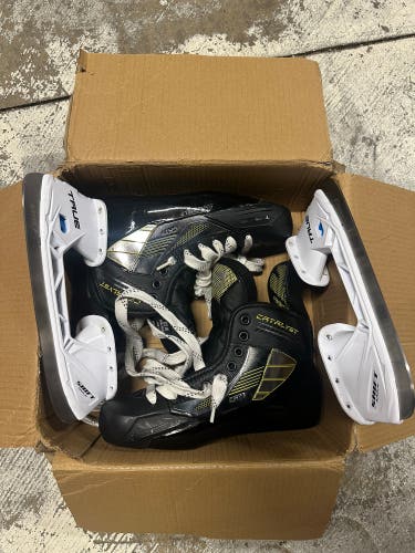 True Catalyst 7 Hockey Skates Size 6.5 Wide (Used)