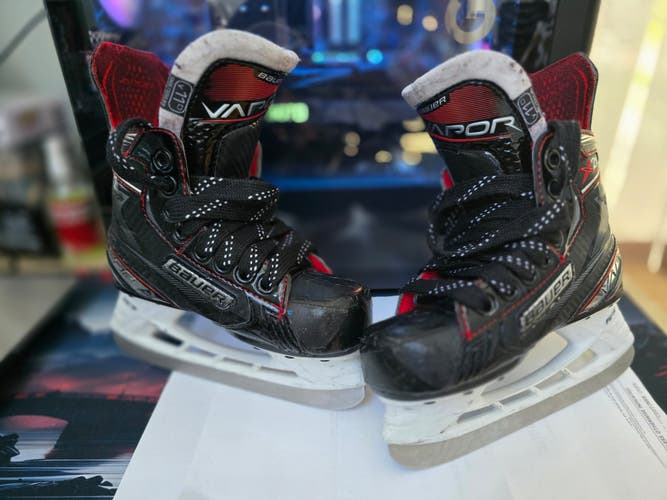 Youth Bauer Vapor X2.7 Hockey Skates |  Size 11Y