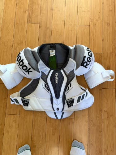 Men's Large Senior CCM Shoulder Pads Pro Stock (Used)