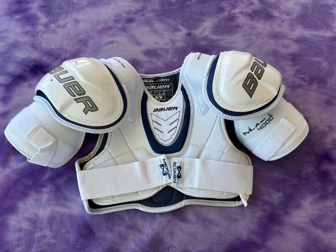 Medium Senior Bauer Nexus 4000 Shoulder Pads (Used)