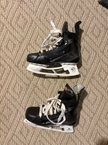 Black 2023 Bauer Vapor Hyperlite 2 Hockey Skates Size 5.5 (Used)