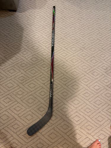 Intermediate Bauer Vapor Flylite Right Handed Hockey Stick P88 65 Flex (New)